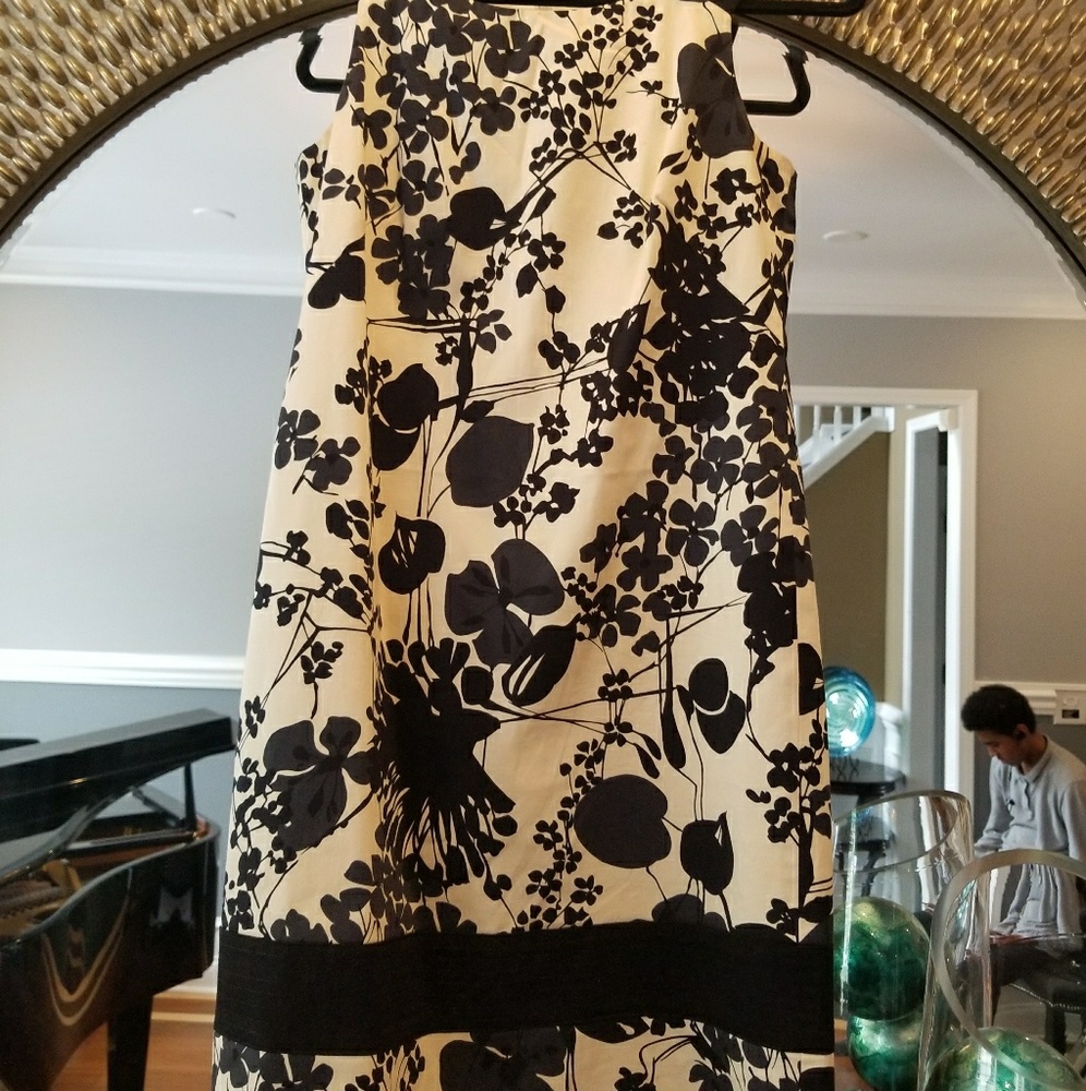 MAGGY LONDON fully lined sz 2